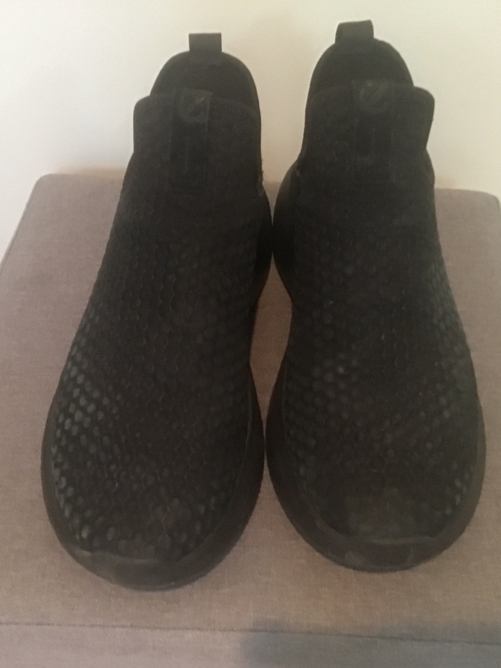 Ecco Laceless Athletic Shoes black with green undertones size 11